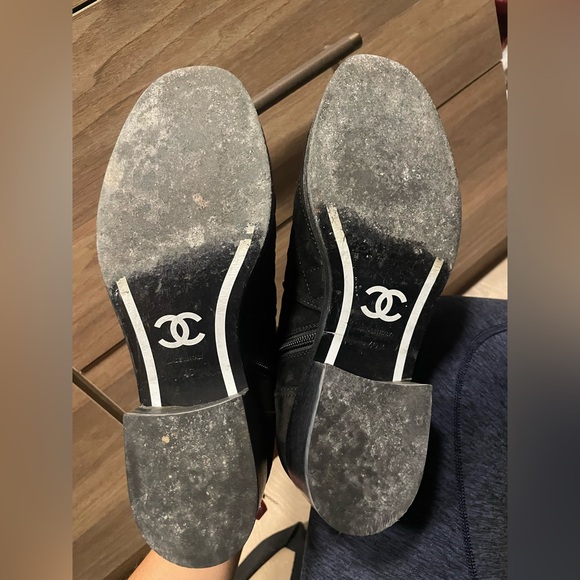 CHANEL 20K Suede Cap Toe Quilted CC Turnlock Flat Ankle Booties Boots Size 40 - Picture 8 of 8